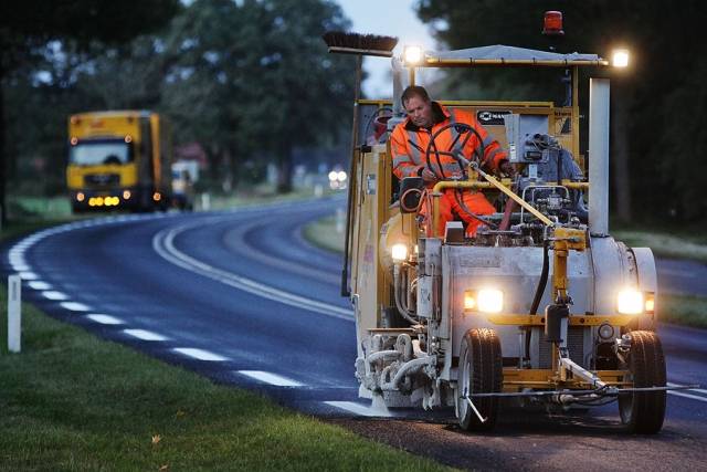 20110922 194000 Nijeberkoop Werken aan de weg in het donker N351 Nijeberkoop